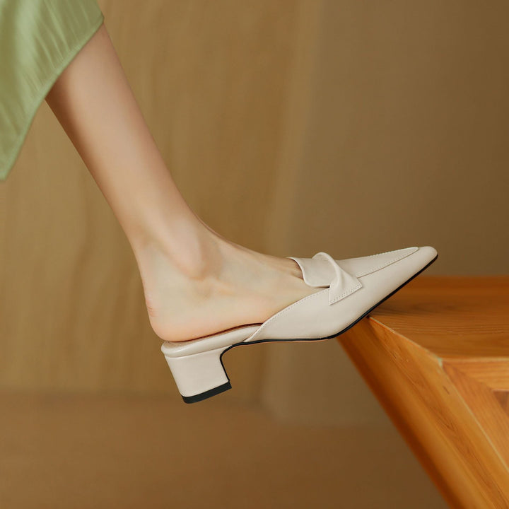 Erlen | Pointed-Toe Knot Detail Mules