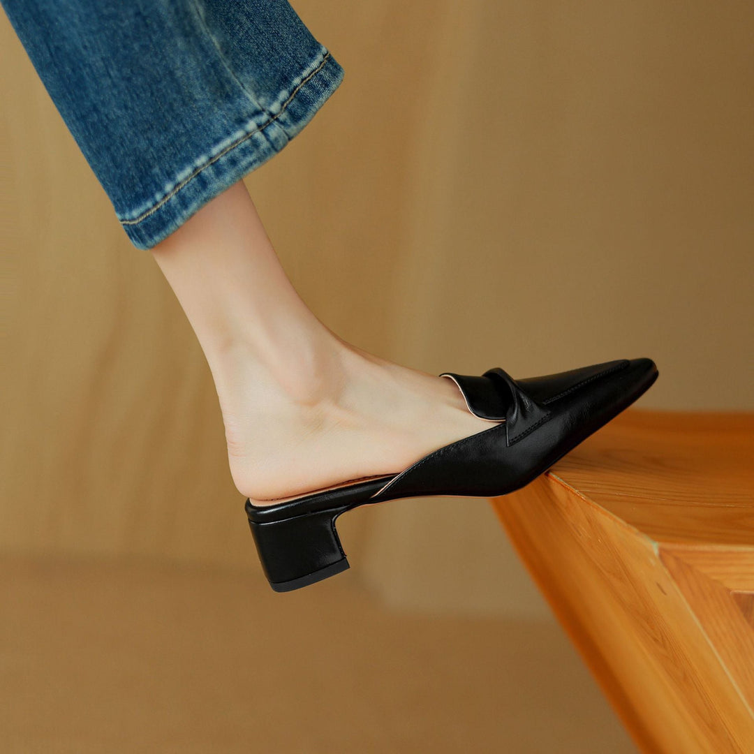 Erlen | Pointed-Toe Knot Detail Mules